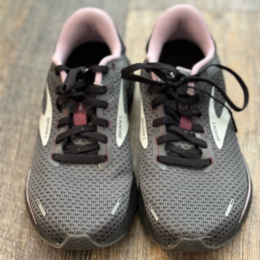 Brooks Adrenaline GTS 22 Running Shoe Women’s US 8.5 Pearl Black Metallic
